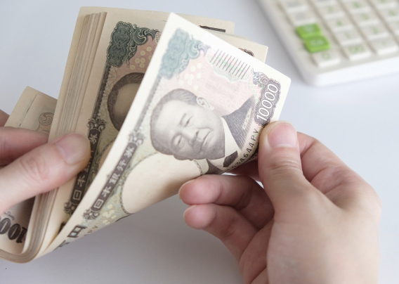 その場で現金でお支払い